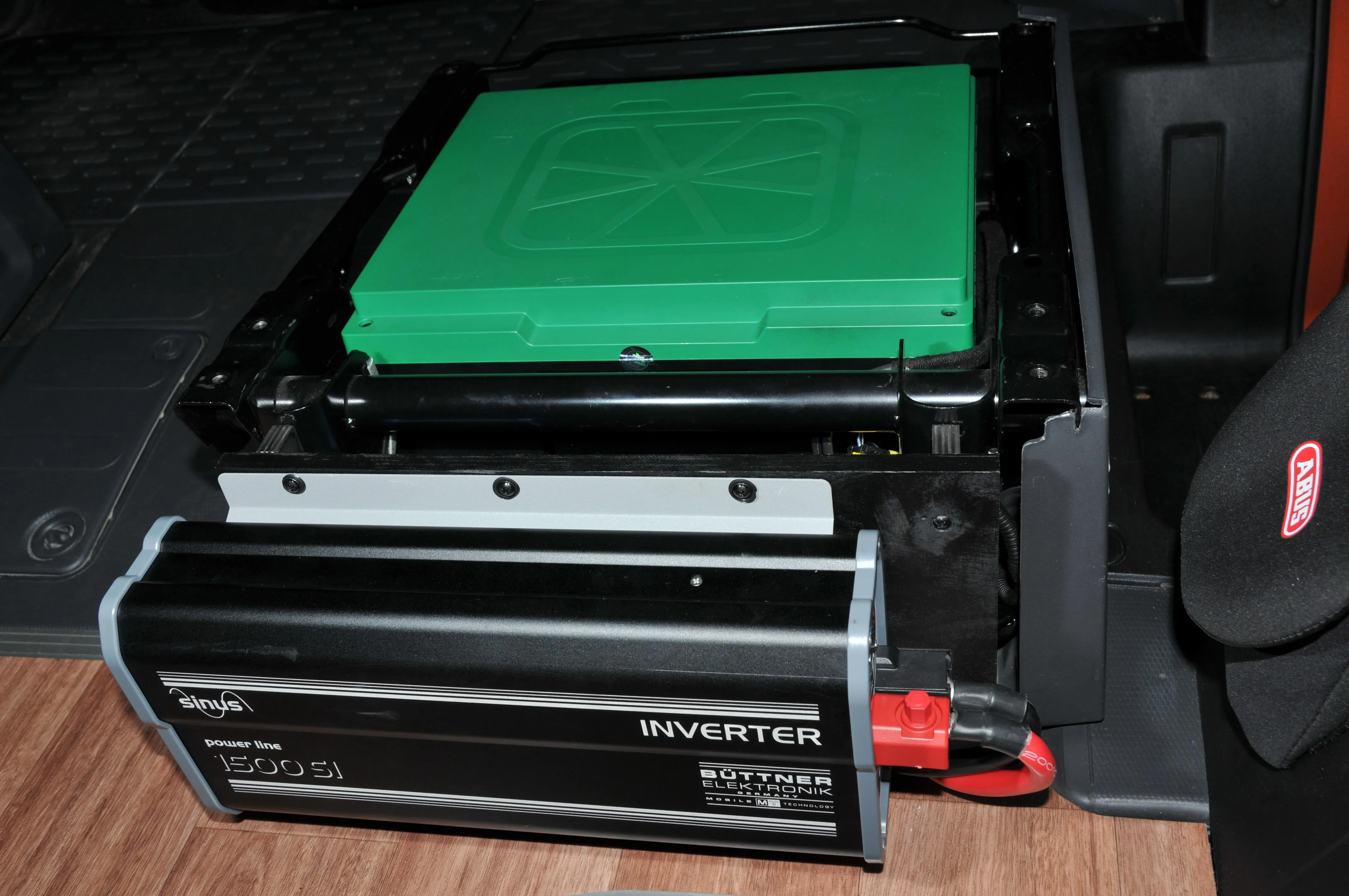 300Ah Lithium SAFTKISTE – mit Wechselrichter, VANTourer