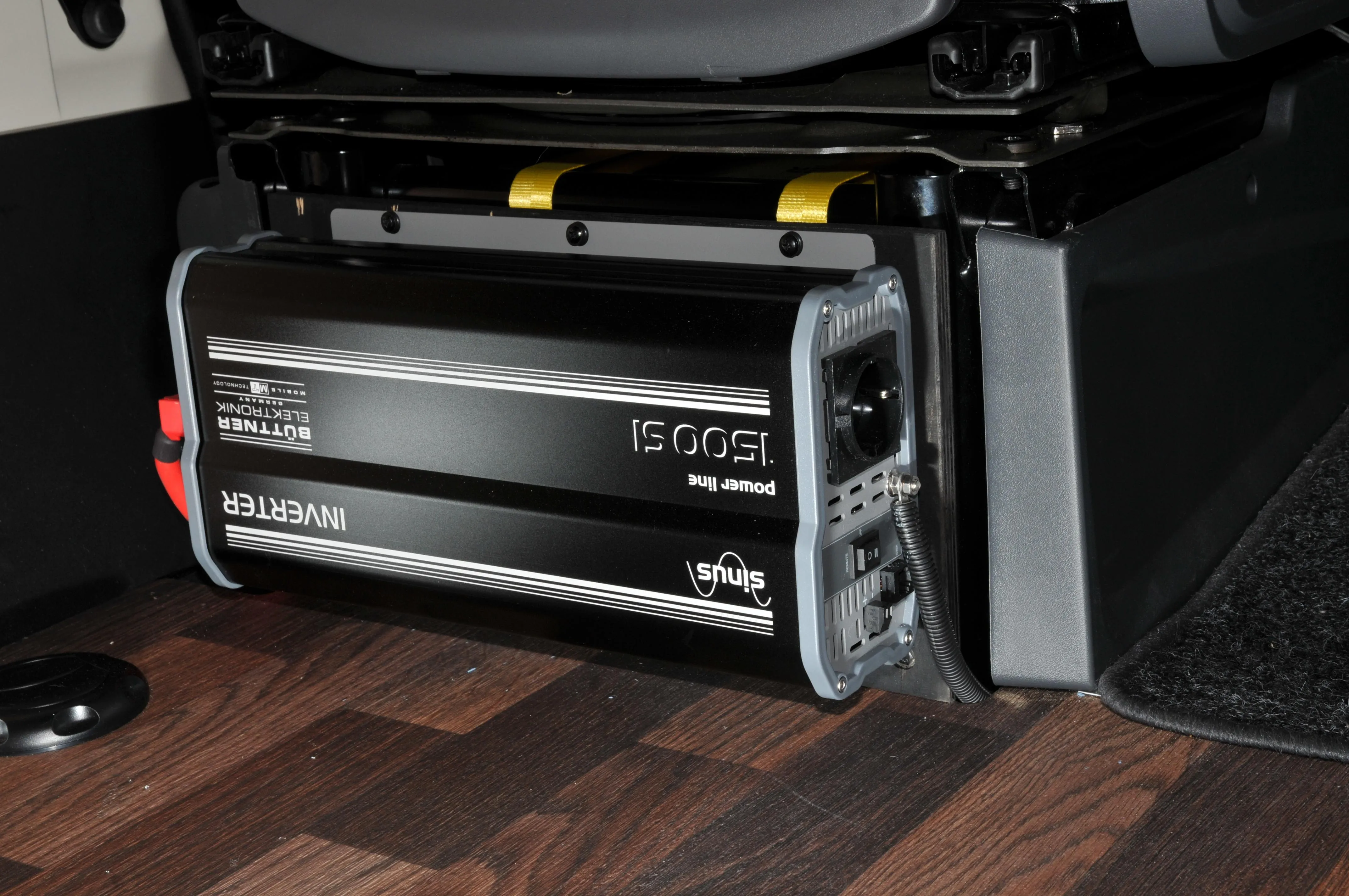 Einbau Wechselrichter ohne NVS, 1500 Watt, Ducato Sitzkonsole