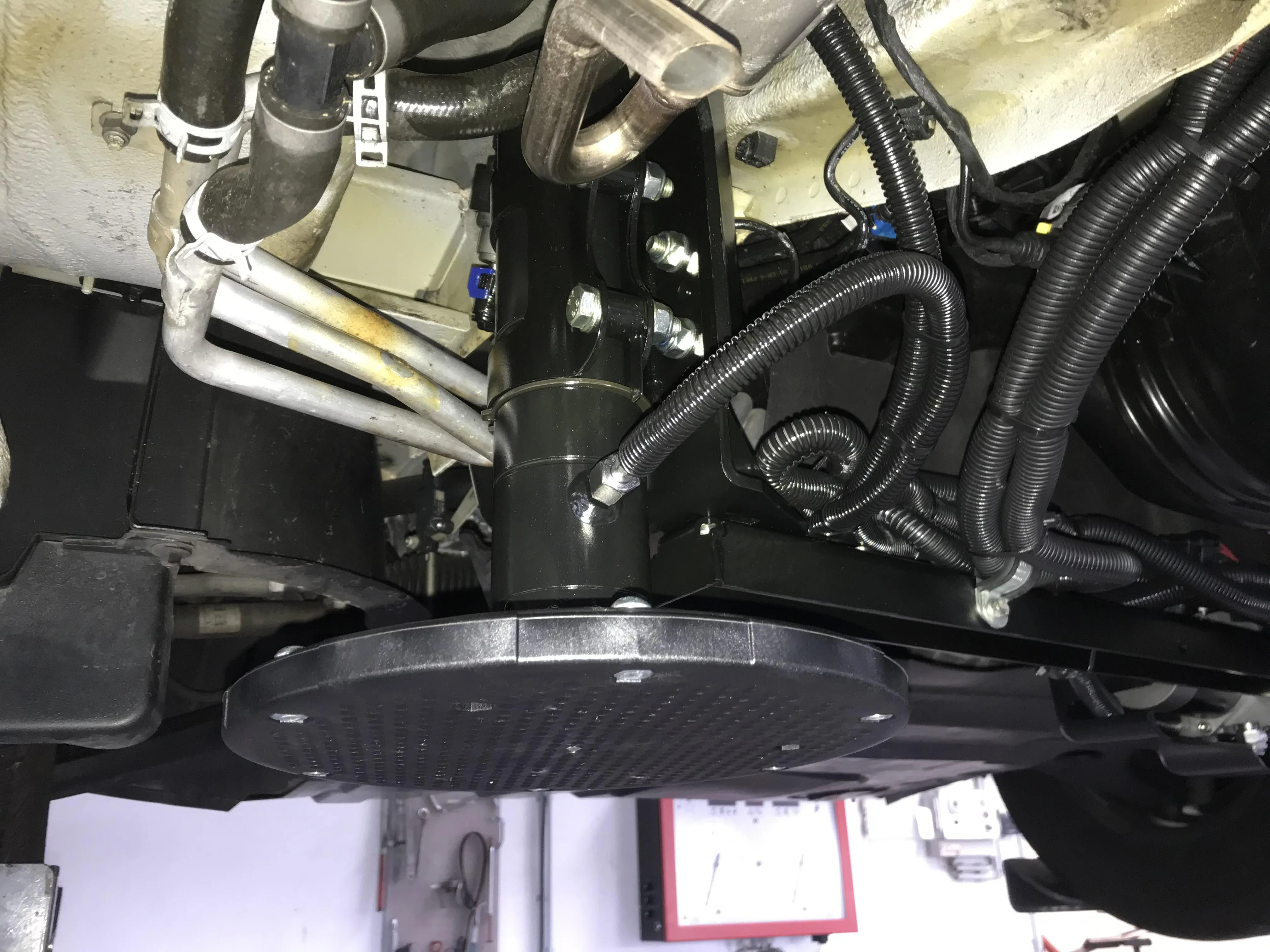 Hydraulische Hubstützenanlage Hy4 – Mercedes SLC Chassis, Hymer MCT 600