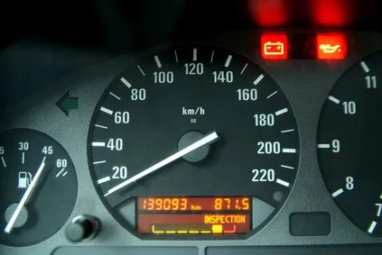 Anzeige der fälligen Inspektion im Cockpit