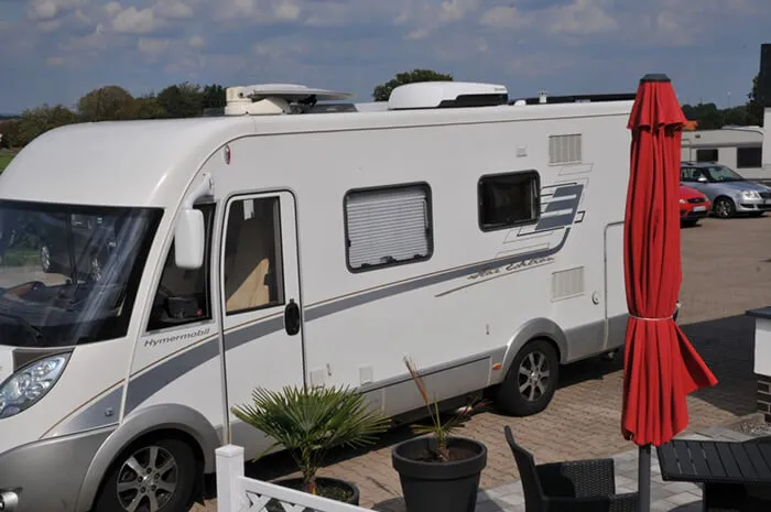 Einbau Dachklimaanlage: Hymer B-Klasse